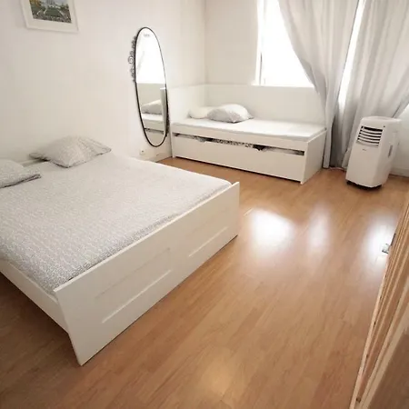 Ymmo 93500 Apartament Pantin